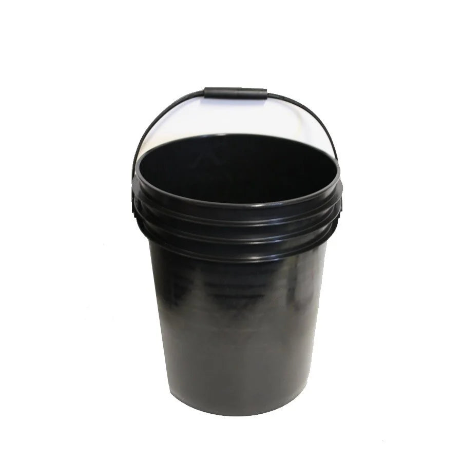 BLACK PAIL WITH PLASTIC HANDLE  20L (1)